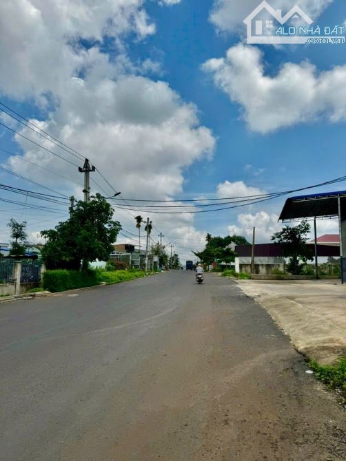 ĐẤT MẶT TIỀN VÀNH ĐAI 14-26 NGAY UỶ BAN TÂN AN: GIÁ 2.7 tỷ