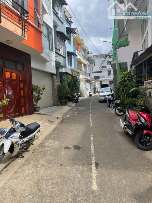 Cần bán nhà phố gần trung tâm thành phố, đường Tô Hiến Thành, DT 87 m2.