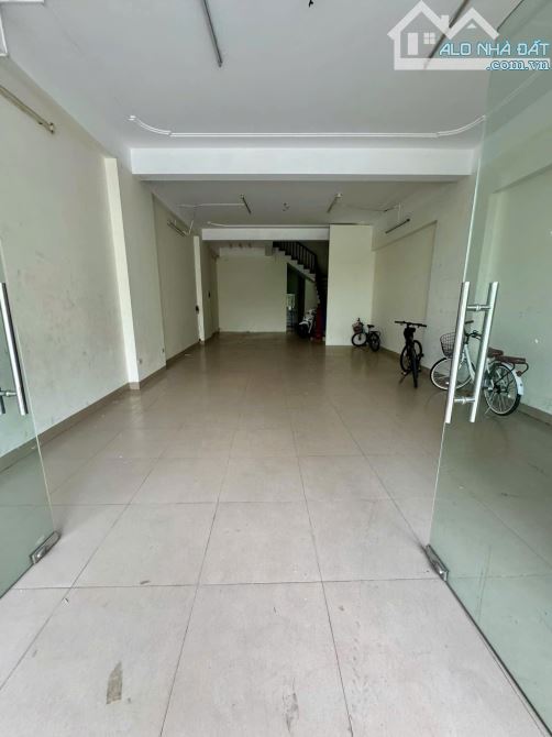 Cho thuê nhà mặt phố Lê Trọng Tấn, La khê, hà đông. 120m2x4T. Rộng 6m