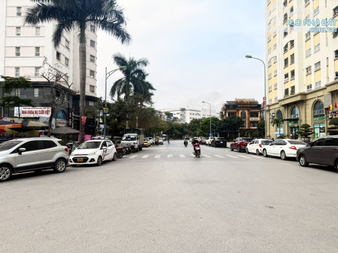 🏡 234 HOÀNG QUỐC VIỆT - SÂN RỘNG - NHÀ ĐẸP Ở NGAY - KHÔNG GIAN LÝ TƯỞNG CHO ĐẠI GIA ĐÌNH