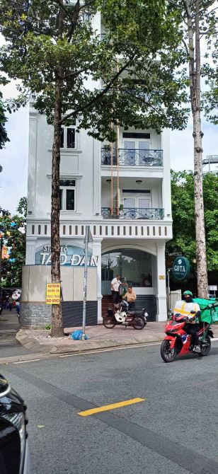 Cần bán nhà MT đường Hoàng Sa,Quận 1,DT:7,5mX18m K/C Hầm 5 tầng HĐT 100tr/th, Gía 41 tỷ