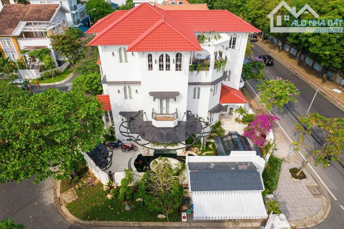 VIP Biệt thự Góc 3MT Nguyễn Thành Ý P.ĐaKao Quận 1 DT:13x20m 4Tầng HĐT:150tr Giá:110Tỷ