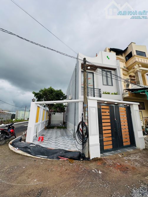 Căn góc nhà 1 trệt 1 lầu giá 3,75 tỷ thương lượng