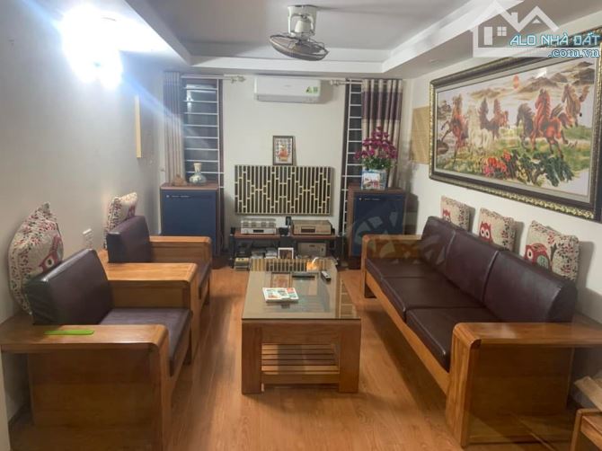 BÁN NHÀ KIM NGƯU – HAI BÀ TRƯNG, RẤT GẦN MẶT PHỐ, Ô TÔ ĐỖ CỬA, MẶT TIỀN RỘNG, KINH DOANH.
