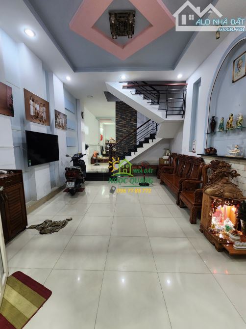 BÁN NHÀ ĐƯỜNG NGUYỄN VĂN QUÁ, 4,5X18M, 2 TẦNG, 3 PHÒNG NGỦ