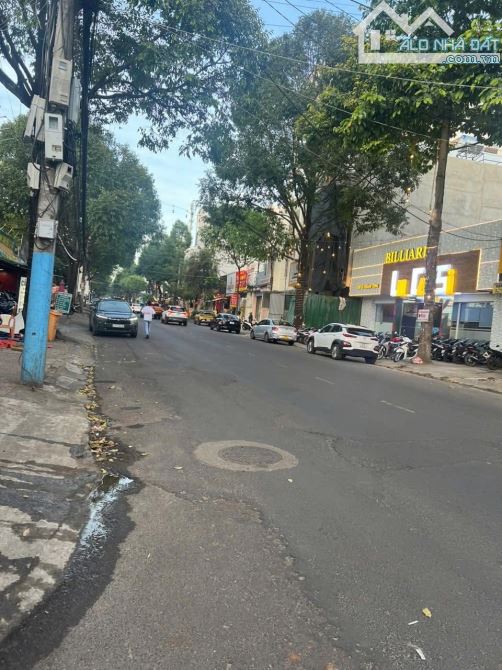 BÁN NHÀ 2 TẦNG MẶT TIỀN LÊ THÁNH TÔNG. DT: 5,5 x 15M. GIÁ: 15,5 TỶ