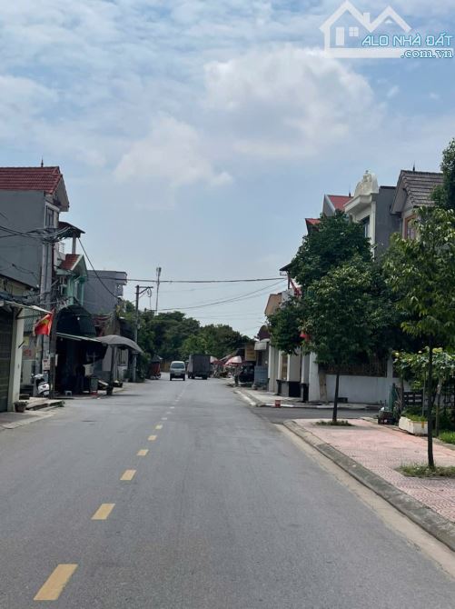 BÁN LÔ TRỤC CHÍNH LẠC VỆ KINH DOANH SẦM UẤT. DT 102 MẶT