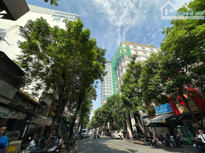 BÁN NHÀ ĐẤT KHUÔN VIÊN ĐẸP MẶT TIỀN TRẦN HƯNG ĐẠO, P. CÔ GIANG, Q1. DT: 15X35M, HĐ THUÊ
