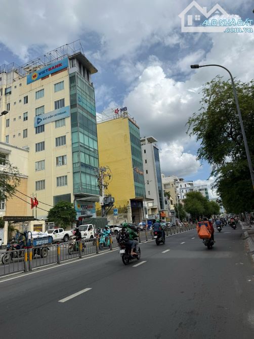 Bán Tòa Nhà 2 MT ngay Cách Mạng Tháng Tám Q.3 - 12x29m Hầm 7 tầng giá 105 tỷ.