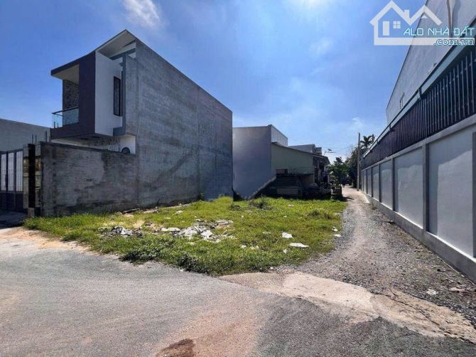 CHÚ 3 BÁN GẤP 168M2 ĐẤT 2 MẶT TIỀN 1 tỷ SỔ HỒNG RIÊNG