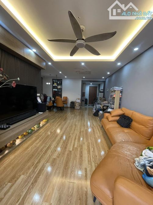 CĂN GÓC 3 NGỦ CHUNG CƯ THỐNG NHẤT COMPLEX 82 NGUYỄN TUÂN 123m 9 TỶ FULL NỘI THẤT