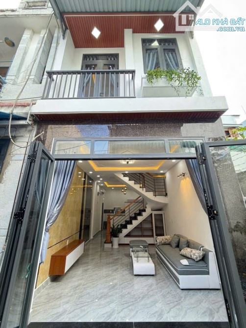Cần bán gấp căn nhà tuyệt đẹp 80m² tại đường Tô Ngọc Vân, quận Tây Hồ, Hà Nội.