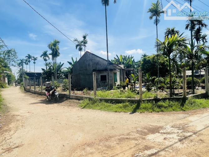 Lô Góc 2 Diện 147m2  - Đường ô tô