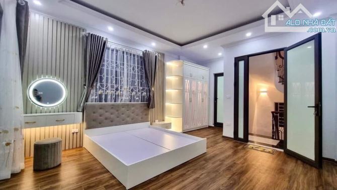 Bán nhà Trần Cung 7 tầng, thang máy ô tô ngay phố giá 10.5 tỷ