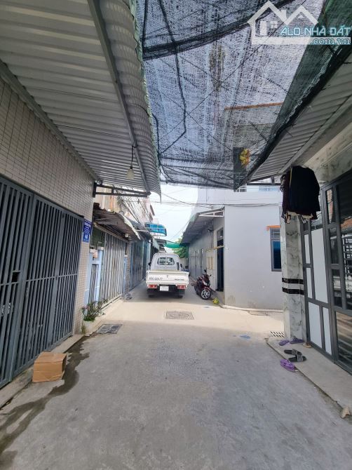 Bán nhà góc 2 mặt tiền hẻm Hoàng Quốc Việt, gần bánh Xèo Bảy Tới