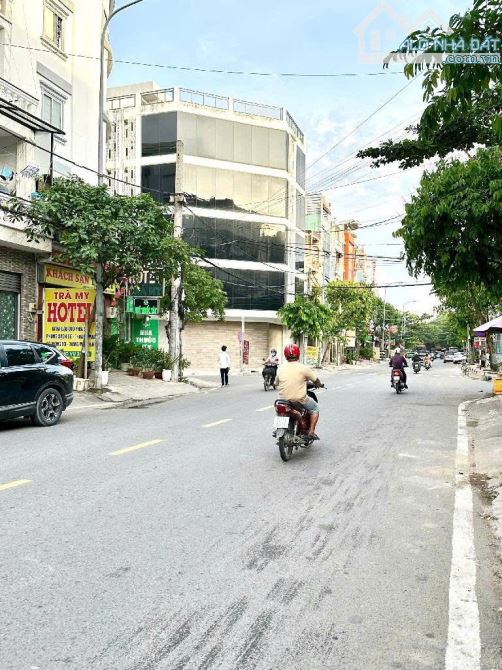 KHÁCH SẠN 5 tầng Đường Hà Huy Giáp / P. Thạnh Lộc, Quận.12 dt 185 (9mx18m) DÒNG TIỀN 200tr