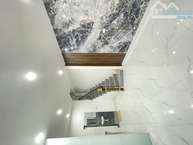 🔥 NHỈNH 3 TỶ – NHÀ ĐẸP NHỎ TIỀN PHỐ LĨNH NAM – NGÕ 3 GÁC PHI – 15M RA MẶT Ô TÔ! 🔥