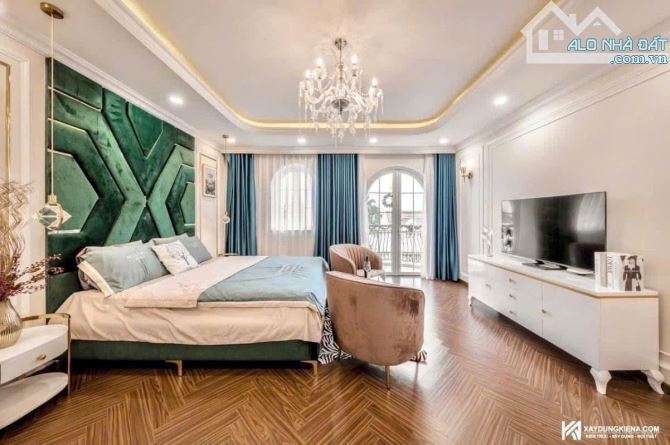 nhà thiết kế kiểu Biệt thự Kiến trúc Tân Cổ Điển,Tổng 5 phòng ngủ, 6 wc.có thang máy