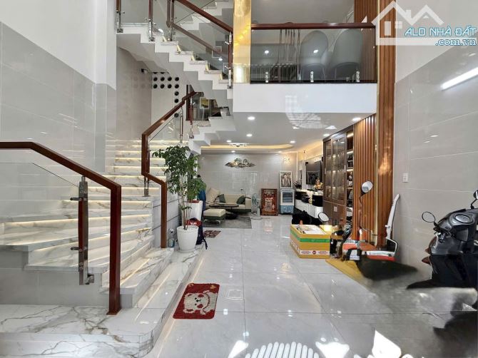 Siêu Phẩm! Nhà Đẹp Vào Ở Ngay - 218/13/1B Nguyễn Duy Cung - 5X9m - 5 tầng - Giá TỐt !