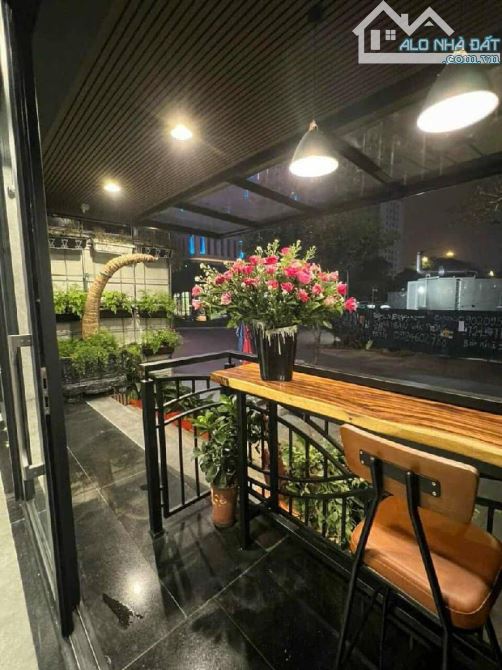 Bán tòa nhà Trần Thái Tông 155m x 9T, MT 8,1m, TM, vỉa hè, ô tô tránh, kd đỉnh 170 tỷ