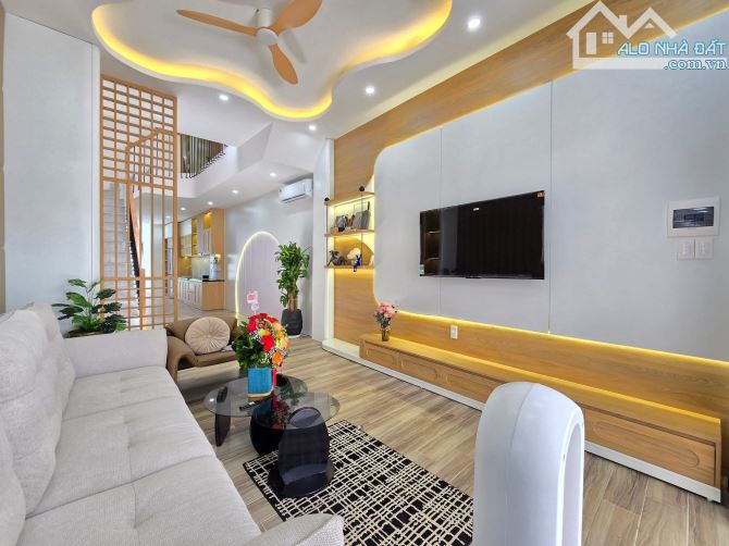 Bán nhà mt Nguyễn Hữu Dật, Q Hải châu đường 10m5