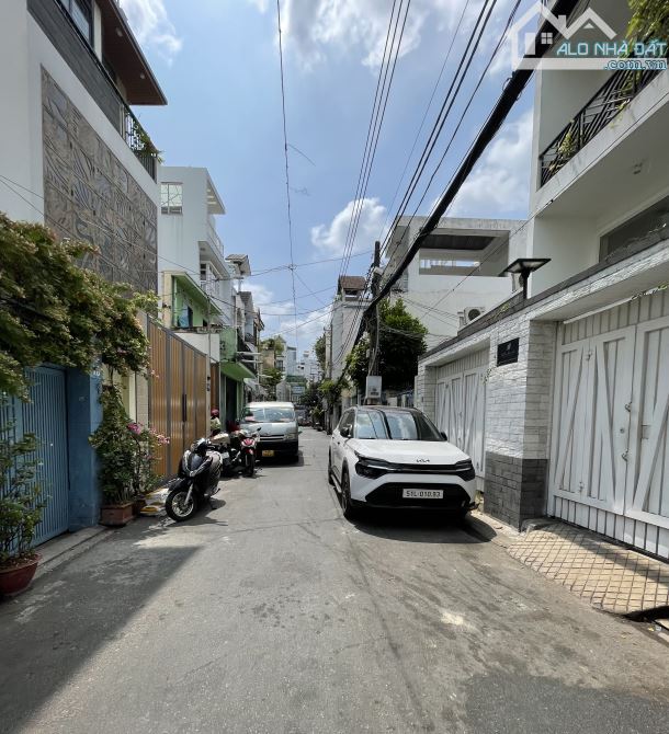 Nhà 5 Tầng - DT 130m2(5.5x23) HXH Khu Bàu Cát - Phường 11 - Tân Bình