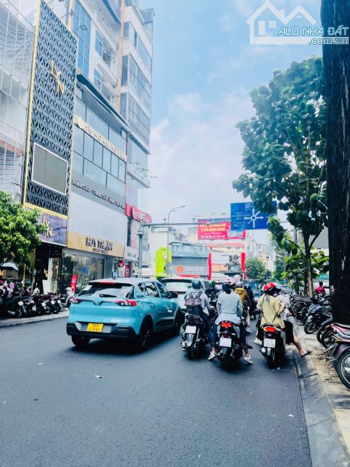 Bán nhà sát mặt tiền Nguyễn Trãi Quận 1 đúc 5tầng BTCT 7PN 56m2 thu nhập 70tr/th chỉ 15tỷ