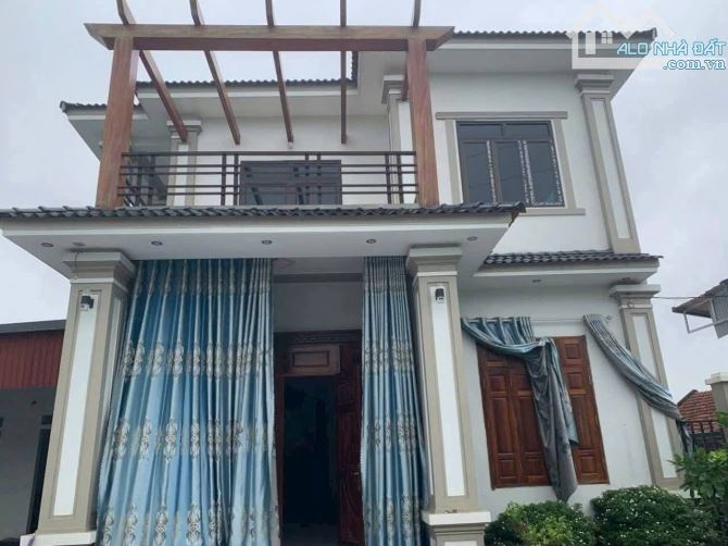 Nhà 2 tầng mới keng sẵn ở tại Trung tâm Quảng Oai, Hà Nội