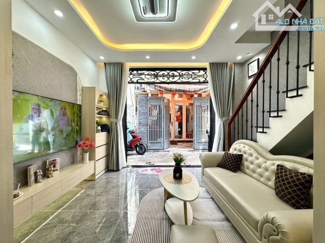 BÁN NHÀ BÌNH THẠNH DƯỚI 5 TỶ - 2 TẦNG MỚI CÓNG FULL NỘI THẤT- Ô TÔ ĐẬU TRƯỚC NHÀ