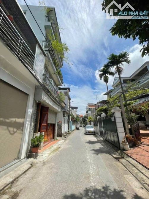 NGÕ Ô TÔ - KINH DOANH TỐT - 2 MẶT THOÁNG ĐẸP.Ô TÔ NGỦ TRONG SÂN NHÀ. DT:120M -MT: 5.2M -D