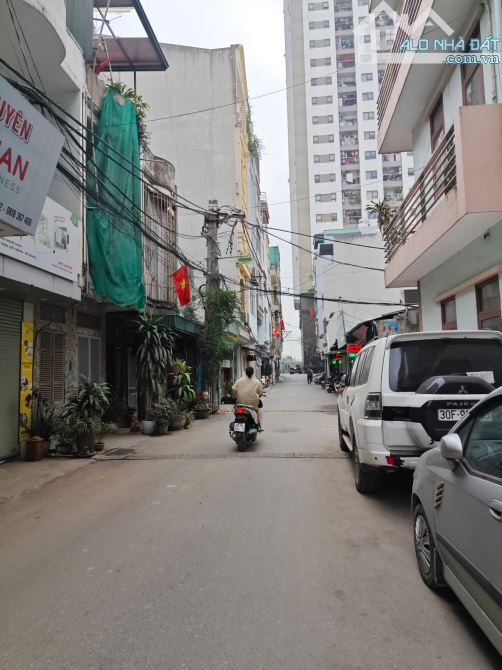 Siêu Đẹp! Bán Nhà MP 300 Vũ Tông Phan 111M,5 Tầng, Giá Hơn 30 Tỷ, Kinh Doanh Siêu Đỉnh