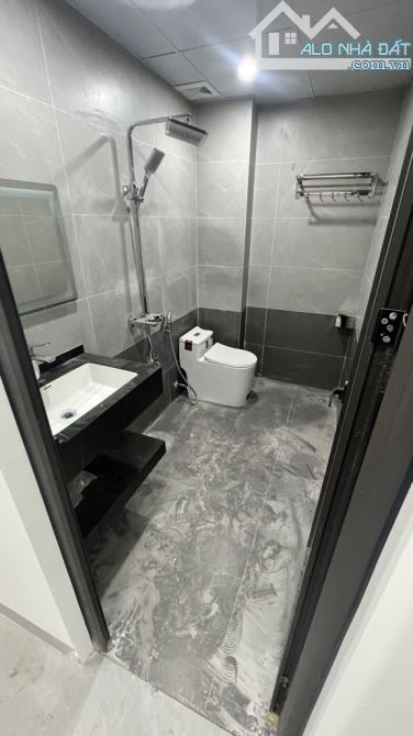 Anh Vương cần bán nhà Tây Mỗ, dân xây 5 tầng, thang máy, 55m2- 7,85 tỷ