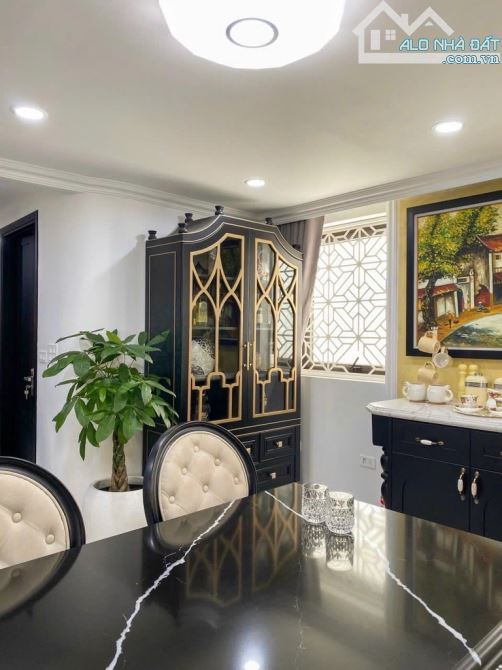 Bán biệt thự Nghi Tàm Ô tô phân lô cán bộ 100 m2 MT 9 m 5 tầng chỉ 35 tỷ