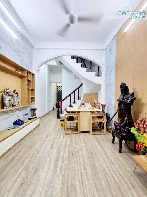 Sở hữu nhà đẹp gần Phố Cổ – Tân Ấp 42m², thiết kế hiện đại, giá 7.3 tỉ