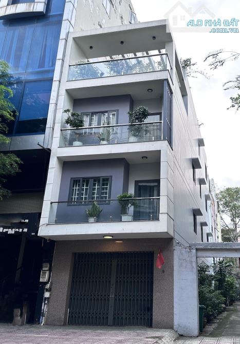 Giá rẻ nhất trong khu vực Góc 2 MT Nguyễn Đình Chiểu, Q3, DT:5x15m, 3 Tầng, Giá: 25 tỷ