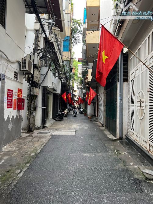 Bán nhà Hồng Mai 43m2, 4T, mt 3.4m oto đỗ cửa, ngõ thông kdoanh, 2 thoáng. Giá 13.85 tỷ