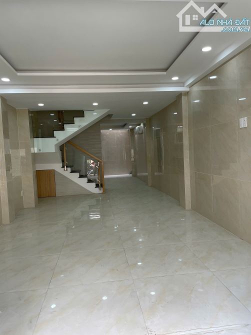 Bán nhà 5 tầng, xe oto ngủ trong nhà Nguyễn Thuợng Hiền, 55m2, 8.9 tỷ