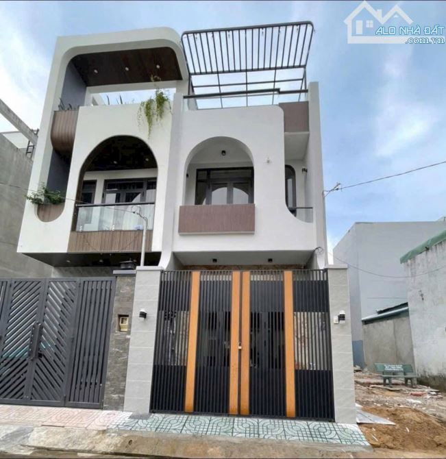 NHÀ 4 TẦNG TUYỆT ĐẸP - XÂY MỚI 100% KHU PHÂN LÔ - ĐƯỜNG THÔNG 6M CÓ LỀ - XE HƠI VÀO NHÀ
