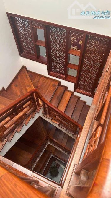 Bán nhà mặt phố 5 tầng Từ Sơn, ô tô tránh, mới tinh, nội thất gỗ hương đẳng cấp, hơn 9 tỷ