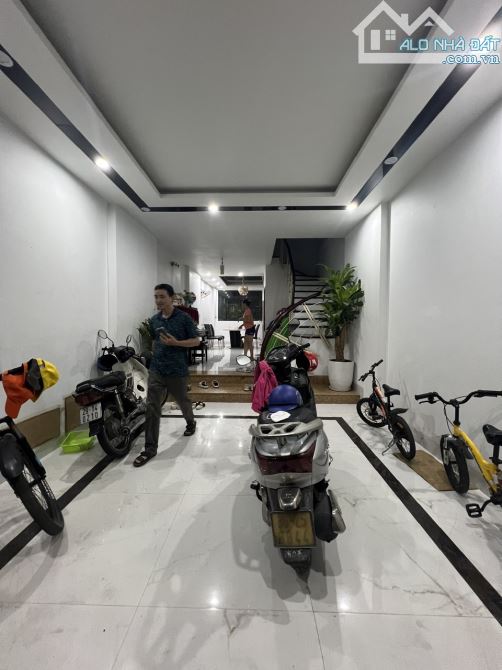 Bán nhà phân lô cán bộ Khuất Duy Tiến, Ô tô, chỉ 250tr/m2