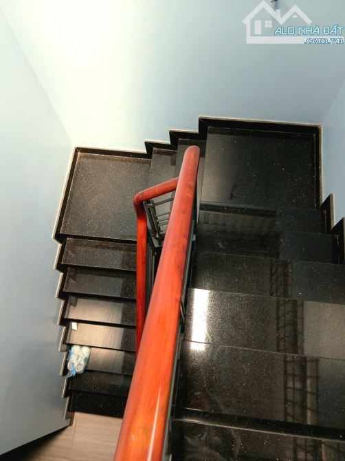 Nhà bán: đường Nguyễn Bá Tồng. Q Tân Bình. DTSD 72m2. 4 tầng. Giá 10,5 tỷ