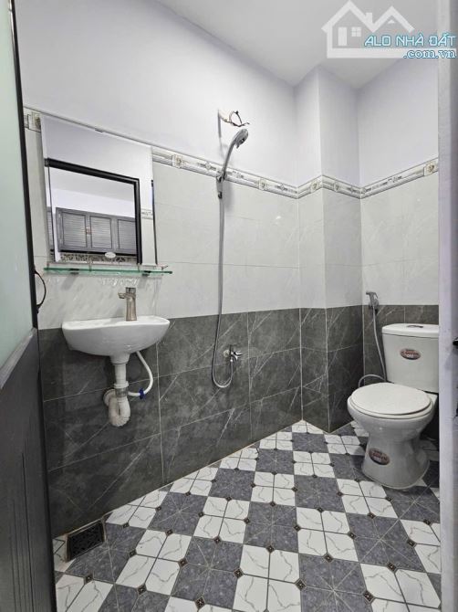 Nhỉnh 3tỷ, Nhà đẹp 2 tầng, d.t 40m, đường Huỳnh Tấn Phát, QUẬN 7