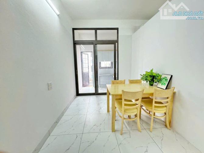 Cho Thuê CCMN 230 Mễ Trì Thượng Nam Từ Liêm 35m2 1N1K Cửa Sổ Ban Công Thang Máy 6P