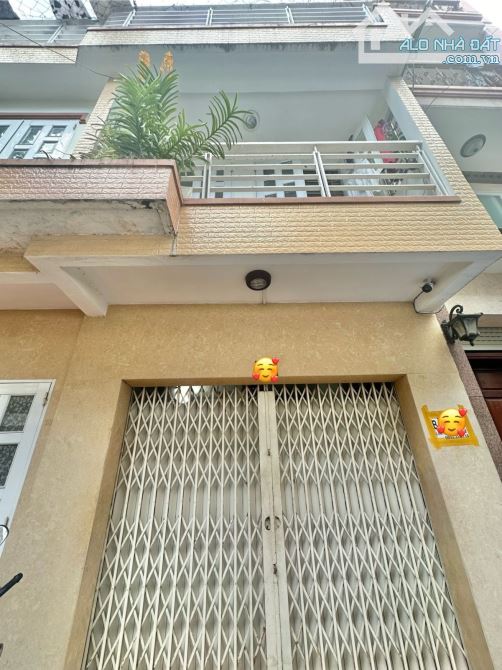 Hẻm 6M ô tô vào nhà ngay Phố Ẩm Thực Hồ Thị Kỷ. 3 tầng còn mới. Ngang 6m đẹp. Chỉ 6,x tỷ