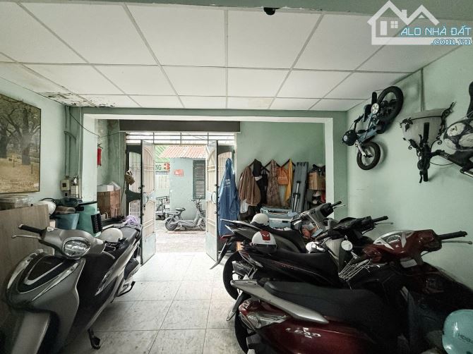 Trung tâm Q10 gần Hà Đô. 60m2. Ngang 4.5m. 2 tầng hơi cũ. Giá chỉ hơn 7 tỷ