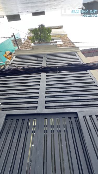 Bà Hạt. Q10. Hiện trạng 2 căn vừa ở vừa cho thuê. Gần 60m. 5 tầng BTCT. 8Pn. Giá 10,x tỷ.