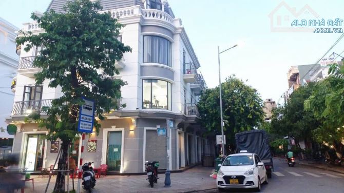 Bán Shophouse 4 tầng TTTM Vincom Plaza Quảng Ngãi