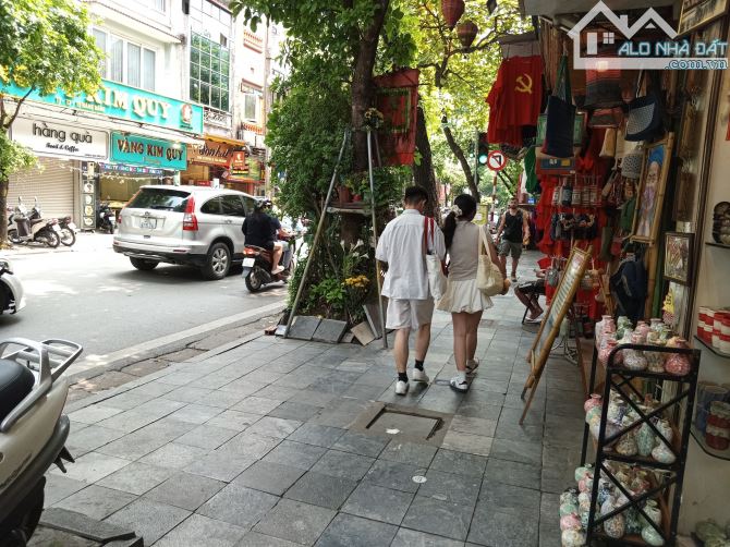 Bán Nhà mặt phố Hàng Bông 397m2 * 3 Tầng, MT 13.5m, Giá 190 tỷ