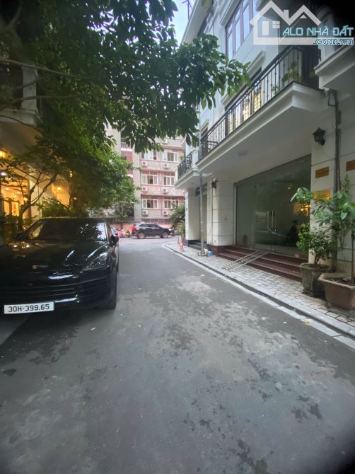 Cho thuê nhà đường Nguyễn Tuân, Thanh Xuân. DT 75m, 6 tầng, Thông sàn, có thang máy. Giá 4 - 10