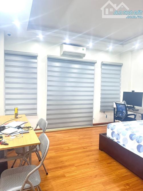 Bán nhà Yên Lạc 47/54m2, 5T, mt 4.5m lô góc, ngõ thông phân lô, oto vào nhà. Giá 15.6 tỷ